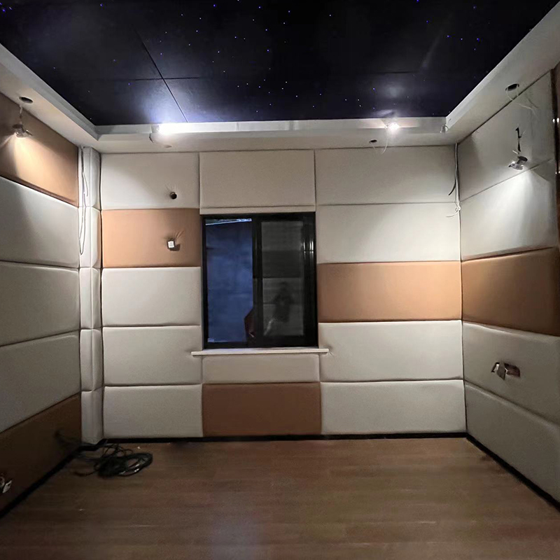 Panele akustyczne owinięte skórą z gąbką skutecznie chronią ludzi przed urazami Panele akustyczne owinięte skórą z gąbką skutecznie chronią ludzi przed urazami