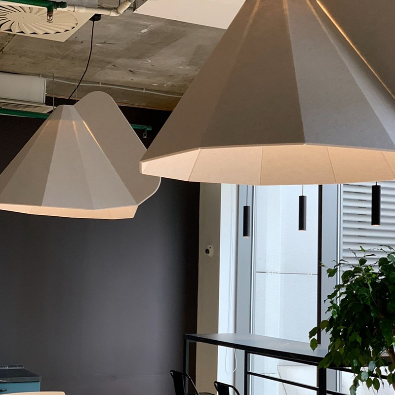 Nowoczesny design Panele akustyczne przegrody Pochłaniające dźwięk i przyjazne dla środowiska Kształt paska z poliestrowej płyty pilśniowej do użytku na siłowni